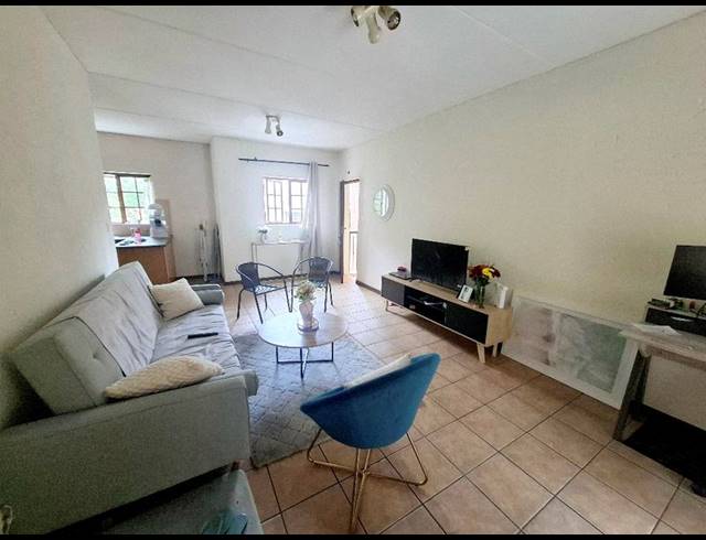 1 BEDROOM APARTMENT FOR SALE IN PINESLOPES